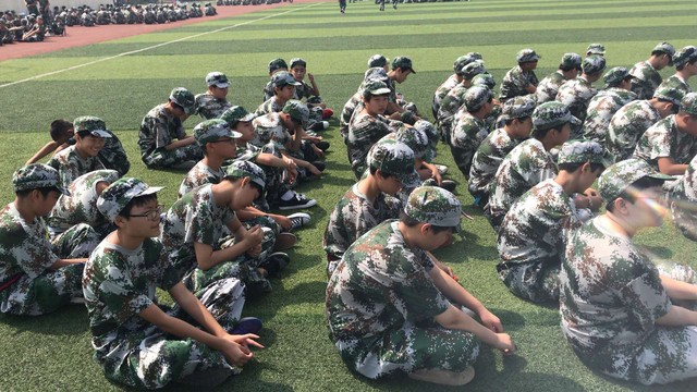沧州八中北校区初中一年级29班军训精彩瞬间。 